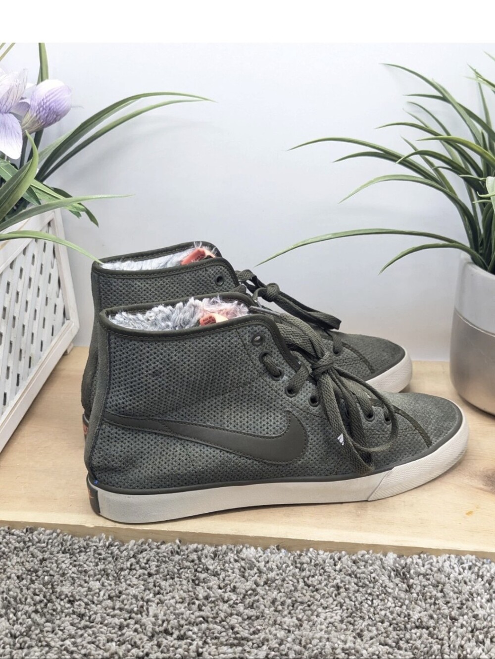 Nike Primo Court Women's Size 10 High Running Shoe Green Casual Comfort